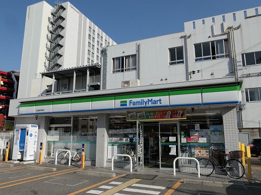 コンビニ　ファミリーマート浪速敷津東店（コンビニ）まで240m