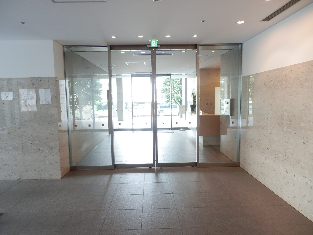 エントランス　エントランス