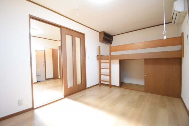 居室・リビング　同物件別部屋参考写真です。