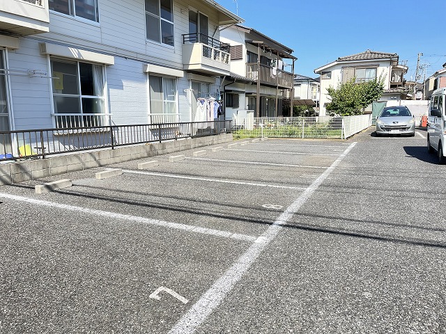 駐車場　敷地内駐車場　\7，700-