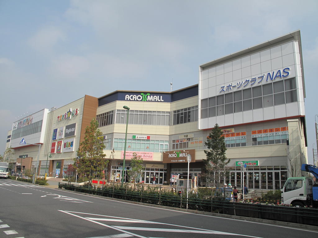 ショッピングセンター　ライトオンアクロスモール新鎌ヶ谷店（ショッピングセンター）まで933m