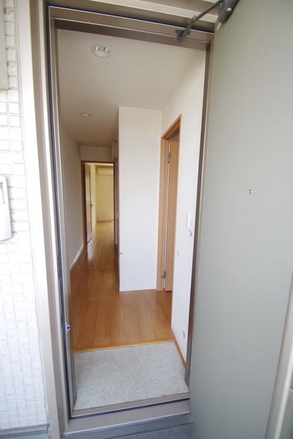 玄関　★下駄箱付きで玄関すっきり★