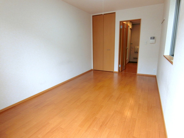 居室・リビング　★角部屋２面採光の明るいお部屋★