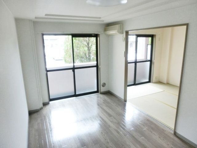 居室・リビング　日当たり良好です。