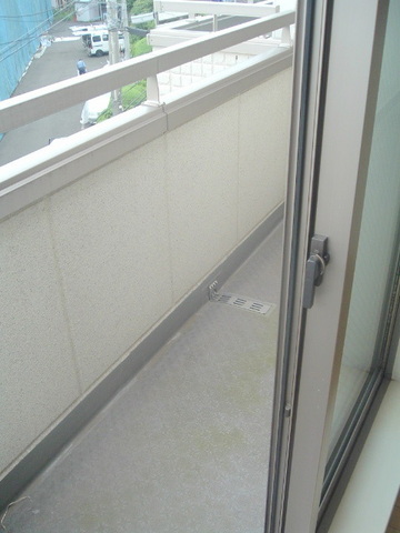 バルコニー　ゆったりしたスペースのバルコニー