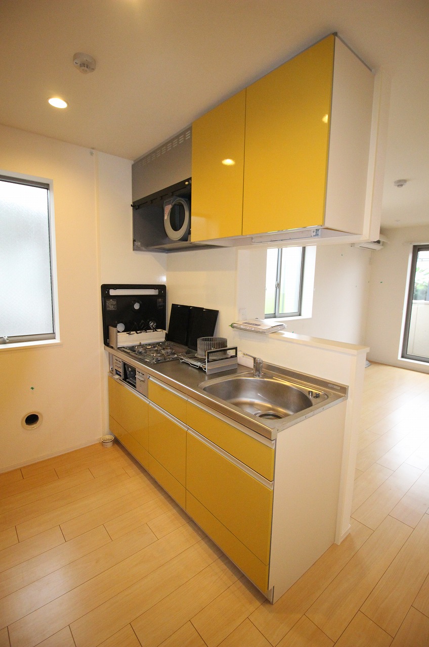 キッチン　同物件、別タイプの部屋の写真です