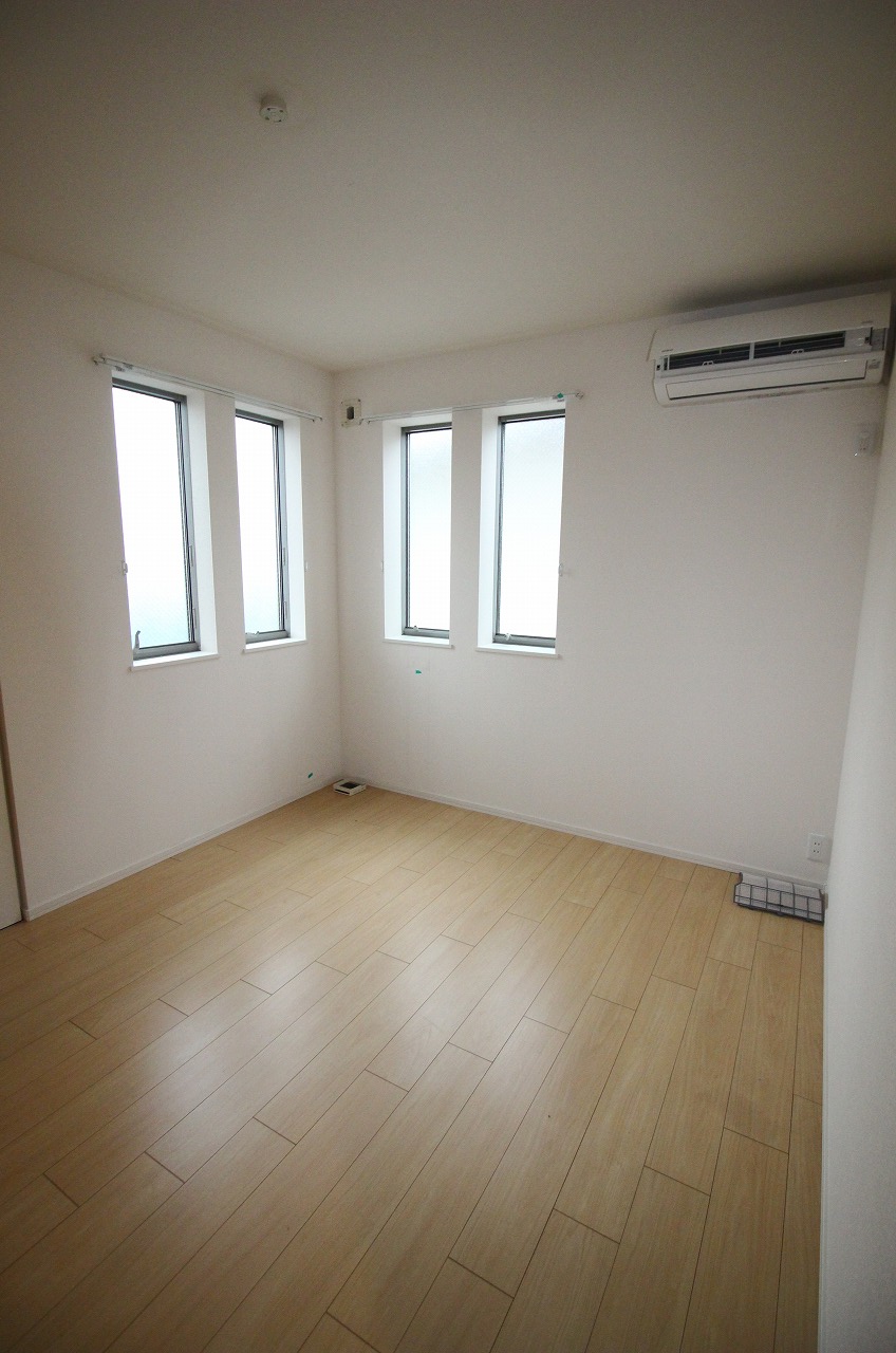 居室・リビング　同物件、別タイプの部屋の写真です