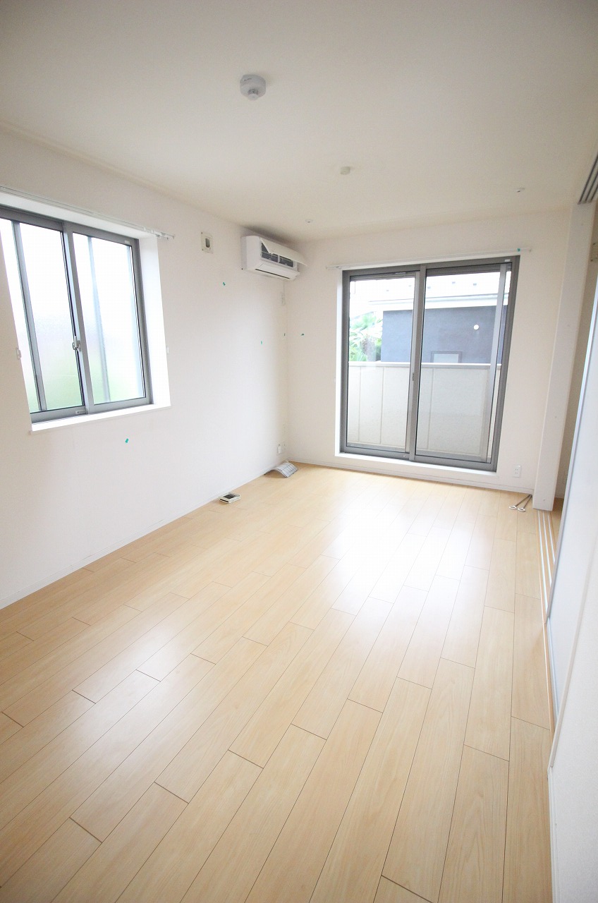 居室・リビング　同物件、別タイプの部屋の写真です