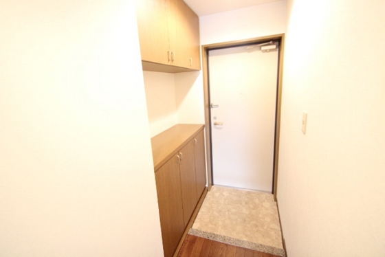 玄関　※別号室の写真です