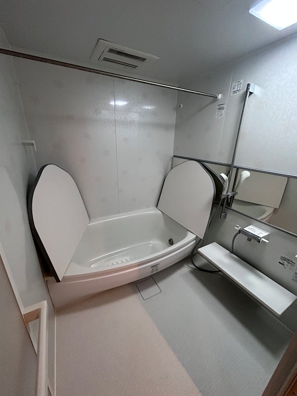 バス・シャワールーム　大きな浴槽で、1日の疲れがとれそうです！