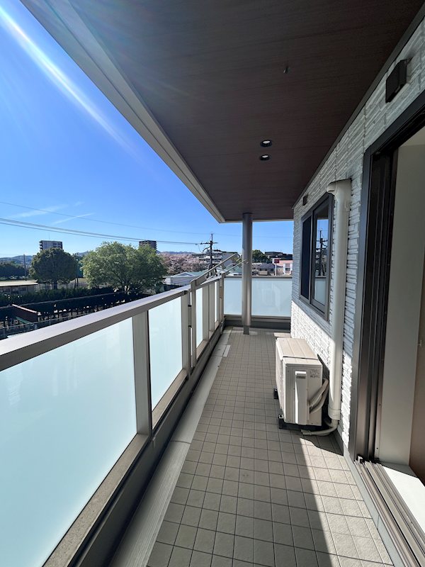 バルコニー　幅の広いベランダです！
