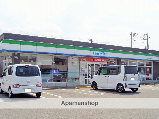 コンビニ　ファミリーマート　西条小松新屋敷店（コンビニ）まで545m