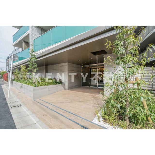 エントランス　落ち着いたエントランスです