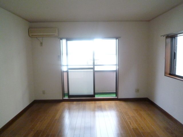 その他部屋・スペース　中部屋の為、横に窓はありません