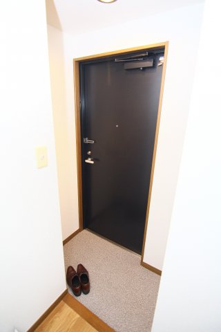 玄関　別部屋の参考写真です。