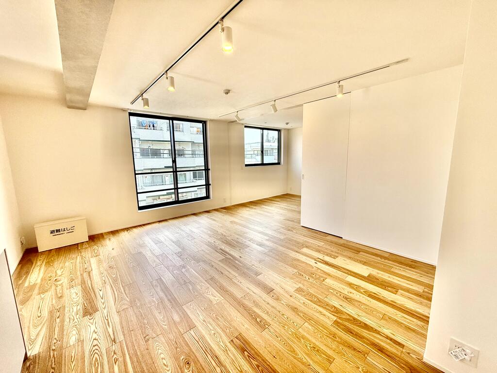 居室・リビング　新築・デザイナーズ。実用性を兼備えた住みやすい空間設計。