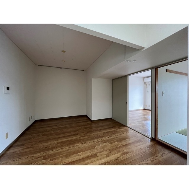 居室・リビング　※同タイプ・別部屋の写真になります