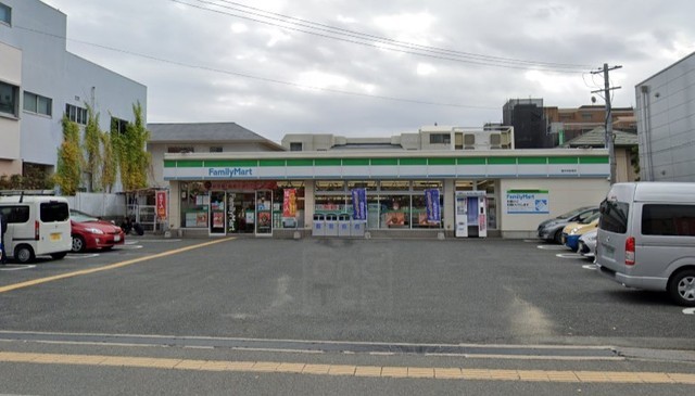 コンビニ　ファミリーマート　豊中中桜塚（コンビニ）まで444m