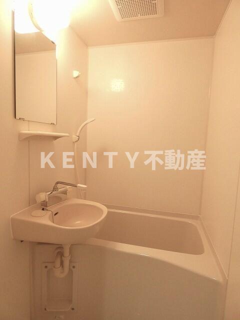 バス・シャワールーム　ゆったり過ごせるお風呂です