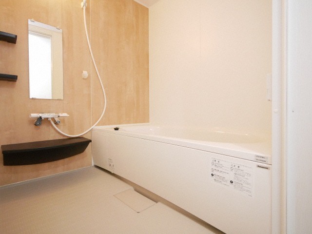 バス・シャワールーム　アクセントパネルがおしゃれなバスルーム♪