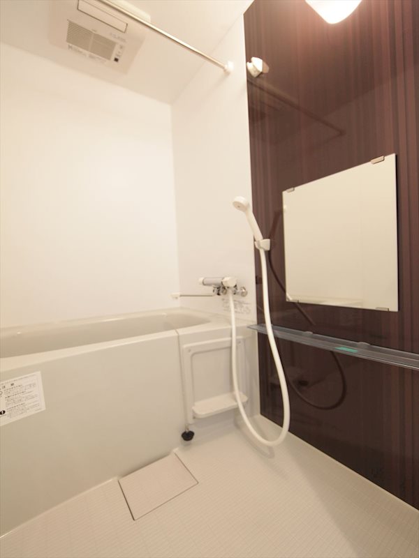 バス・シャワールーム　浴室暖房乾燥機能付バスルーム