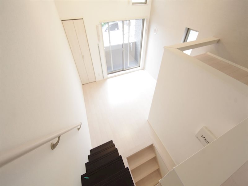 バルコニー　洋室6.0帖　エアコン完備　バルコニーに面しています