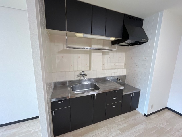 キッチン　吊戸棚付き