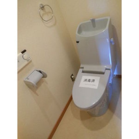 トイレ　温水洗浄暖房便座です。