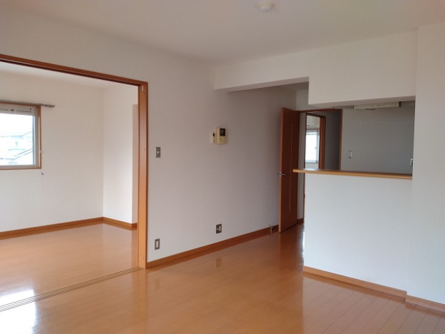 居室・リビング　南洋室の引き戸を開けて広く使うのもいいですね。