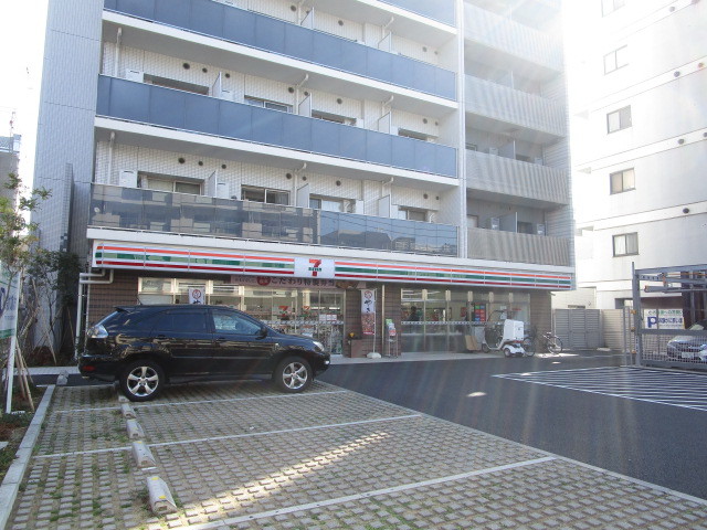 コンビニ　セブンイレブン（コンビニ）まで771m