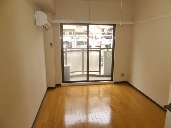 居室・リビング　参考写真（同物件別部屋）