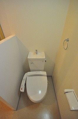 トイレ　温水洗浄便座付き