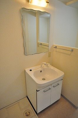 洗面設備　シャワー付洗面台