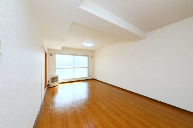 居室・リビング　南西向きで陽当たり良好です♪