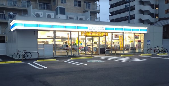 コンビニ　ローソン 中区新栄三丁目店（コンビニ）まで135m