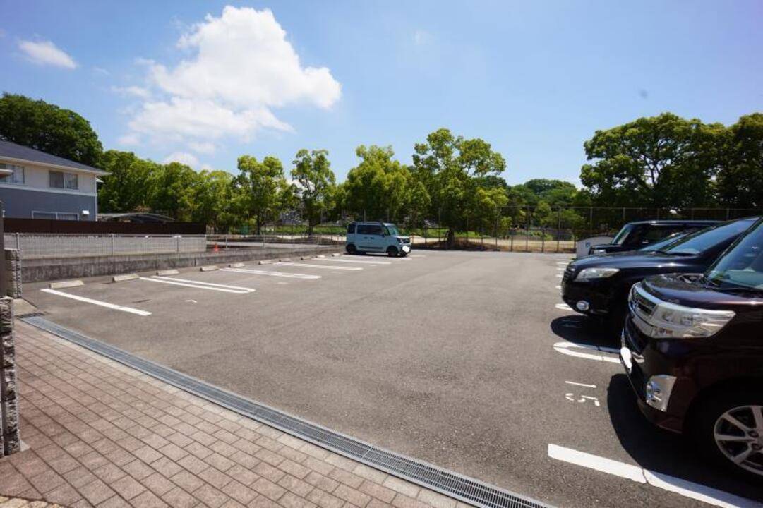 駐車場　駐車場