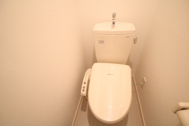 トイレ　※別室の参考写真の為、現況優先です。