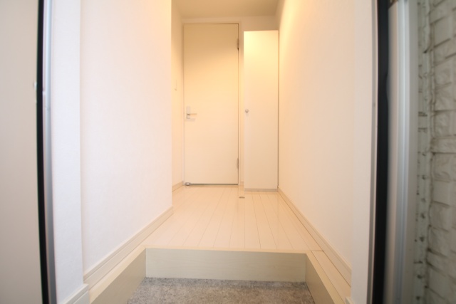 玄関　※別室の参考写真の為、現況優先です。