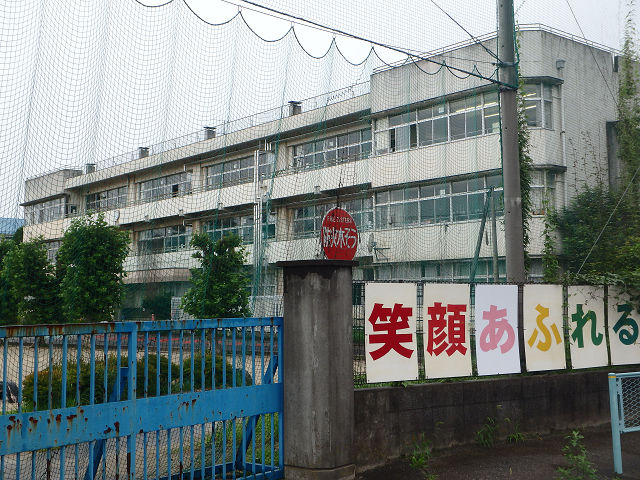 小学校　伊奈町立小室小学校（小学校）まで656m
