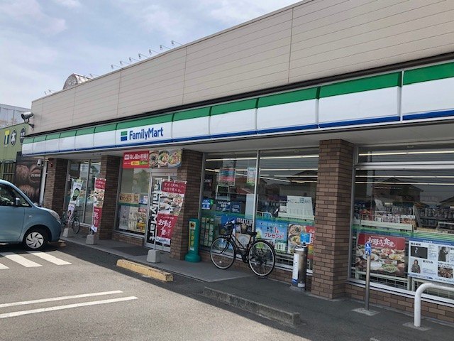 コンビニ　ファミリーマート新居浜川東店（コンビニ）まで540m