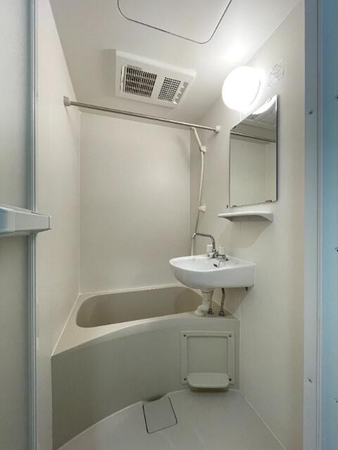 バス・シャワールーム　?