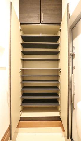 玄関　シューズボックス完備