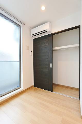 収納　お洋服はこちらに