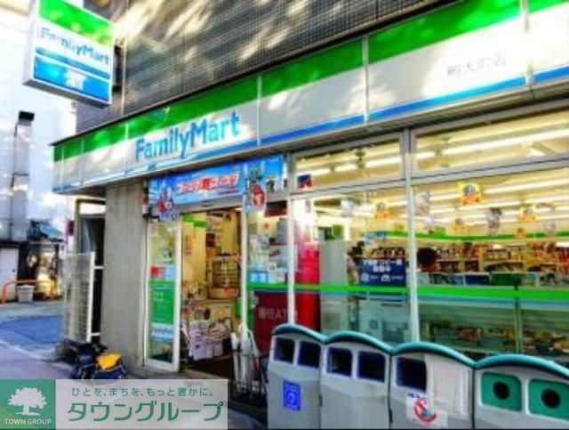 コンビニ　ファミリーマート（コンビニ）まで378m