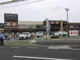 スーパー　ニシナフードバスケット市役所北店（スーパー）まで689m