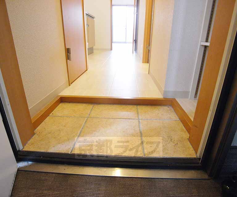 玄関　きれいにクリーニングされています。