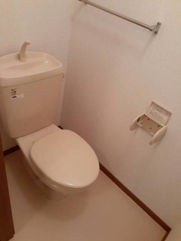 トイレ　清潔感のあるトイレです