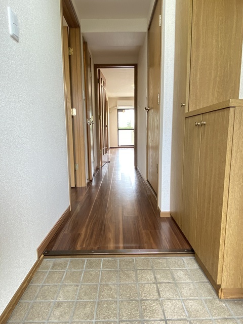 玄関　※他号室の参考写真になります。