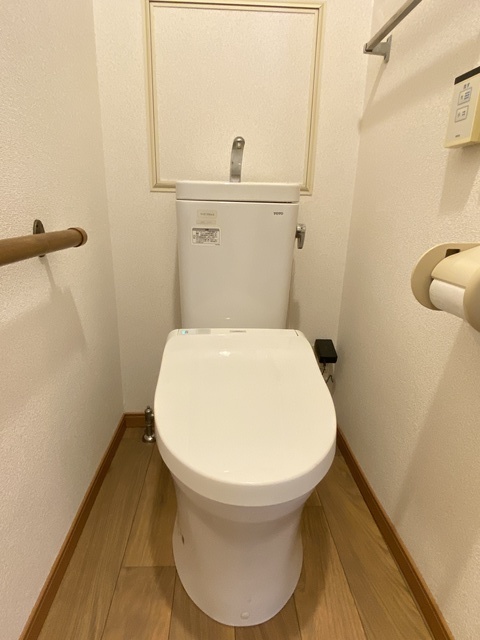 トイレ　※他号室の参考写真になります。