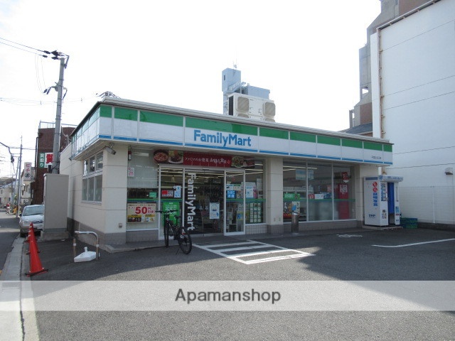 コンビニ　ファミリーマート（コンビニ）まで421m